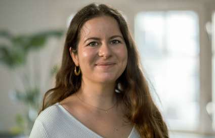 Damla &Uuml;st&uuml;n